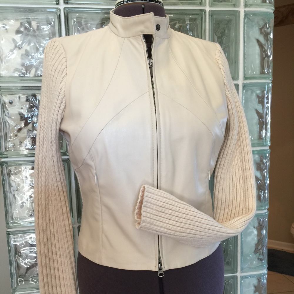 VAKKO VS2 Jacket in cream